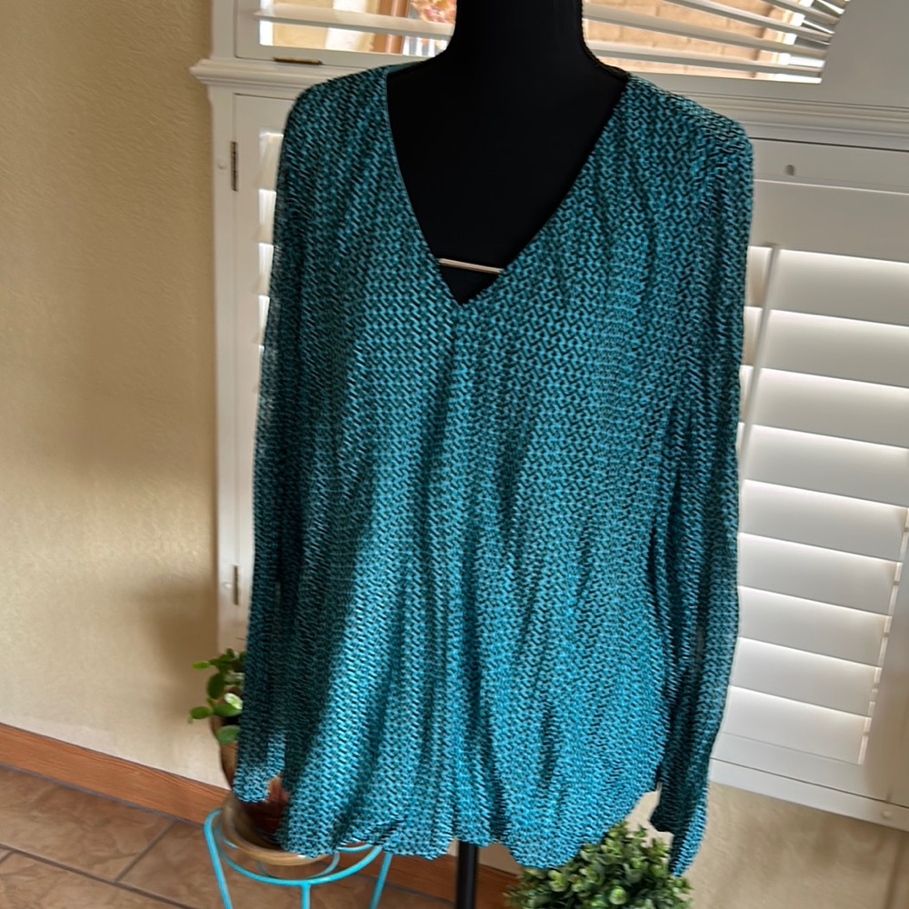 Dana Buchman XL blouse.  💯 polyester